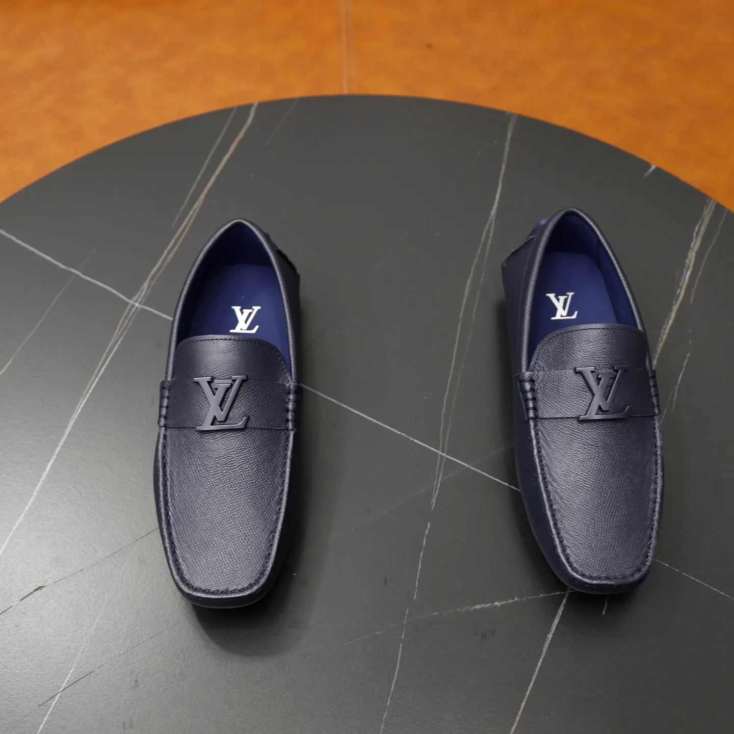 Ex-factory price: 480💰【LV】Louis Vuitton ⚠️High-end men’s driving and pedal series ⚠️38-44 (customized for 45) ⚠️All original cowhide leather! Thick and soft! Made entirely of calfskin lining! Rubber sheet anti-slip beanie sole! Three-dimensional package technology! Fashionable and classic! Handicrafts! Original high quality! Feel free to compare!